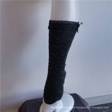 Elegante charmante schwarze Stretch-Stickspitzen-Crew-Socken